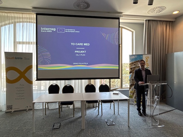 TO CARE MED Stakeholder Seminar in Pula  screen anda perso explaining