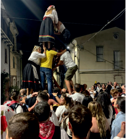 Tifernum folclore with lots of people in the street performing some local dance